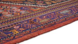 Central medallion detail of New Malayer rug from Iran / Persia