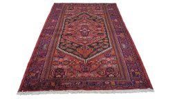 Close-up detail of New Malayer rug from Iran / Persia showing Wool weave