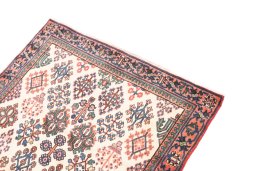 Surface texture of 1999s Meymeh rug with natural Wool and intricate pattern