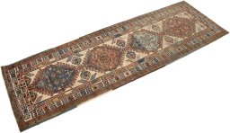 Close-up detail of 1900s Sarab rug from Iran / Persia showing Wool weave