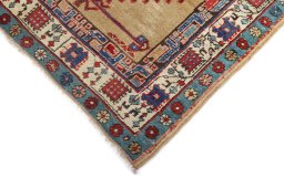 Corner detail of 1900s Sarab rug showing border pattern and Wool pile