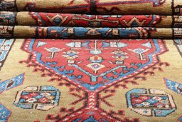 Surface texture of 1900s Sarab rug with natural Wool and intricate pattern