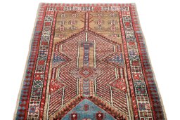 Surface texture of 1920s Sarab rug with natural Wool and intricate pattern