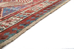 Central medallion detail of 1920s Sarab rug from Iran / Persia
