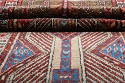 Close-up detail of 1920s Sarab rug from Iran / Persia showing Wool weave