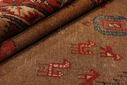 Close-up detail of 1900s Sarab rug from Iran / Persia showing Wool weave