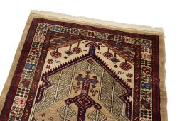 Surface texture of 1920s Sarab rug with natural Wool and intricate pattern