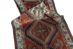 Corner detail of 1930s Sarab rug showing border pattern and Wool pile