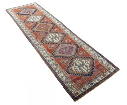 Close-up detail of 1930s Sarab rug from Iran / Persia showing Wool weave