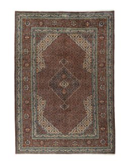 Full view of 1970s Sarab rug from Iran / Persia, 316 × 220 cm in Red tones