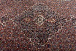 Central medallion detail of 1970s Sarab rug from Iran / Persia