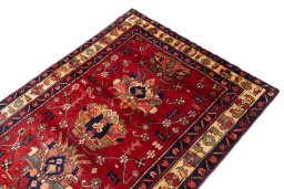 Surface texture of 2000s Sarab rug with natural Wool and intricate pattern