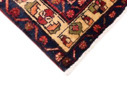 Central medallion detail of 2000s Sarab rug from Iran / Persia