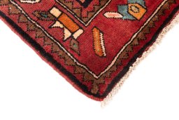 Central medallion detail of 2000s Sarab rug from Iran / Persia