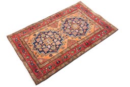 Corner detail of 1999s Sarab rug showing border pattern and Wool pile