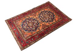 Close-up detail of 1999s Sarab rug from Iran / Persia showing Wool weave