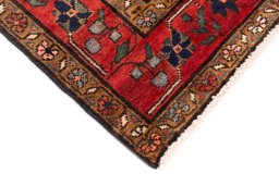 Central medallion detail of 1999s Sarab rug from Iran / Persia