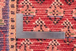 Corner detail of 1989s Sarab rug showing border pattern and Wool pile