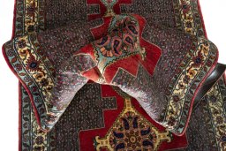 Corner detail of New Senneh rug showing border pattern and Wool pile