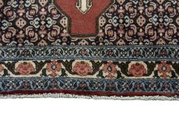 Central medallion detail of 2000s Senneh rug from Iran / Persia
