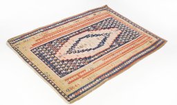 Corner detail of 1920s Senneh rug showing border pattern and Wool pile