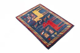 Close-up detail of 2000s Shiraz rug from Iran / Persia showing Wool weave