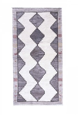 Full view of 2000s Shiraz rug from Iran / Persia, 177 × 90 cm in Beige tones