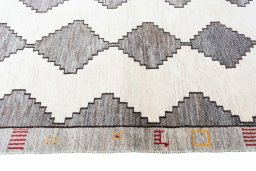 Close-up detail of 2000s Shiraz rug from Iran / Persia showing Wool weave