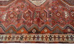 Central medallion detail of 2000s Shiraz rug from Iran / Persia