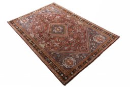 Close-up detail of 2000s Shiraz rug from Iran / Persia showing Wool weave