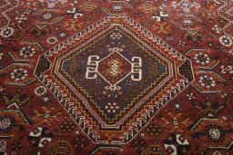 Central medallion detail of 2000s Shiraz rug from Iran / Persia