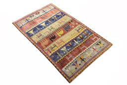 Close-up detail of 2000s Shiraz rug from Iran / Persia showing Wool weave