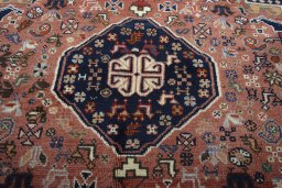 Central medallion detail of 2000s Shiraz rug from Iran / Persia