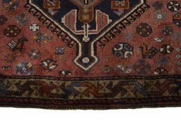 Central medallion detail of 2000s Shiraz rug from Iran / Persia