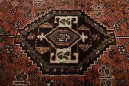 Central medallion detail of 2000s Shiraz rug from Iran / Persia