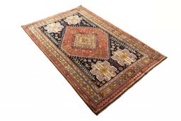 Close-up detail of 2000s Shiraz rug from Iran / Persia showing Wool weave