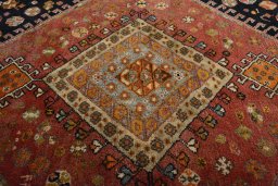 Central medallion detail of 2000s Shiraz rug from Iran / Persia