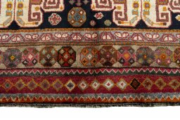 Close-up detail of 2000s Shiraz rug from Iran / Persia showing Wool weave