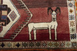 Central medallion detail of 2000s Shiraz rug from Iran / Persia