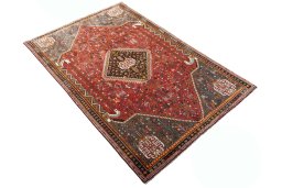 Close-up detail of 2000s Shiraz rug from Iran / Persia showing Wool weave