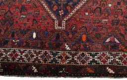 Central medallion detail of 2000s Shiraz rug from Iran / Persia