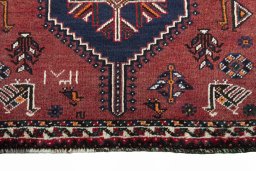 Central medallion detail of 2000s Shiraz rug from Iran / Persia