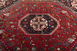Central medallion detail of 2000s Shiraz rug from Iran / Persia