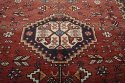 Central medallion detail of 2000s Shiraz rug from Iran / Persia