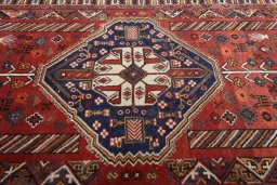 Central medallion detail of 2000s Shiraz rug from Iran / Persia