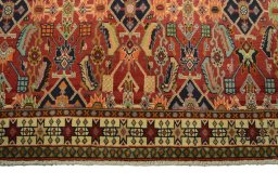Central medallion detail of 2000s Shiraz rug from Iran / Persia