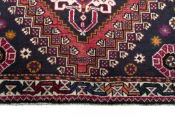 Central medallion detail of 2000s Shiraz rug from Iran / Persia