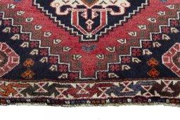Central medallion detail of 2000s Shiraz rug from Iran / Persia