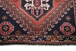 Central medallion detail of 2000s Shiraz rug from Iran / Persia
