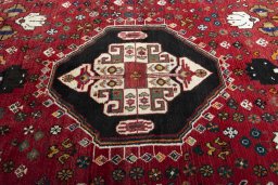 Central medallion detail of 2000s Shiraz rug from Iran / Persia